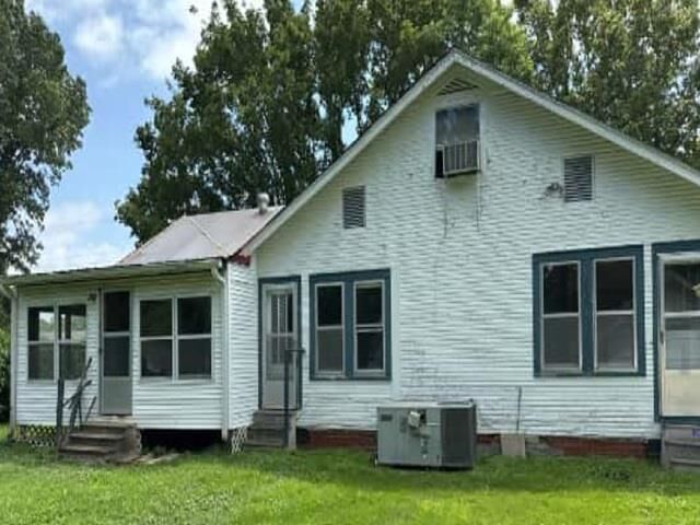 Property Photo: 201 Arrowhead St TN 38301-6607