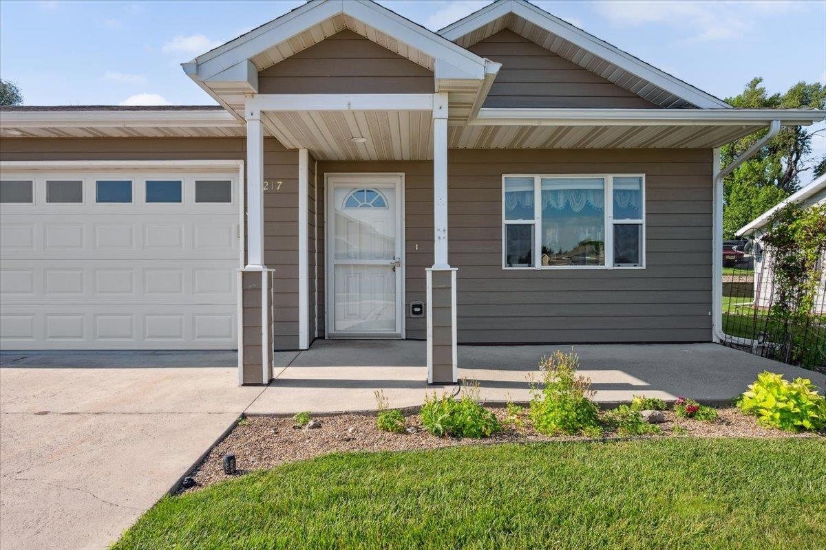 Property Photo: 1217 Silverbrook Lane SD 57783