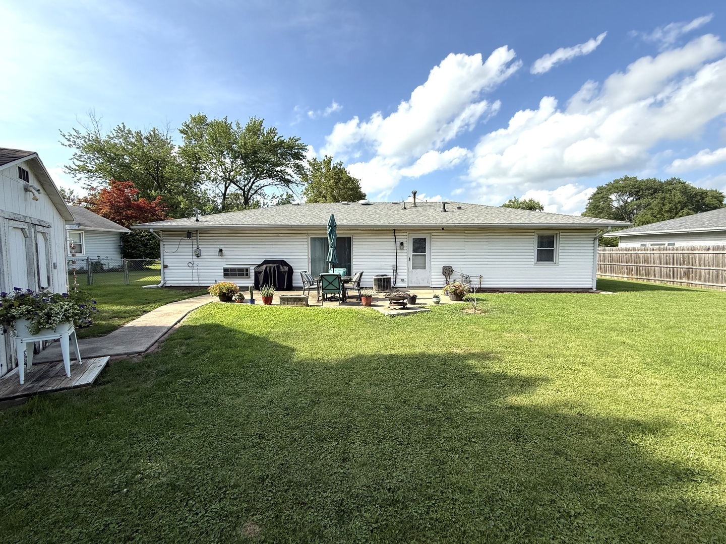 Property Photo:  145 Southgate Street  IL 62656 