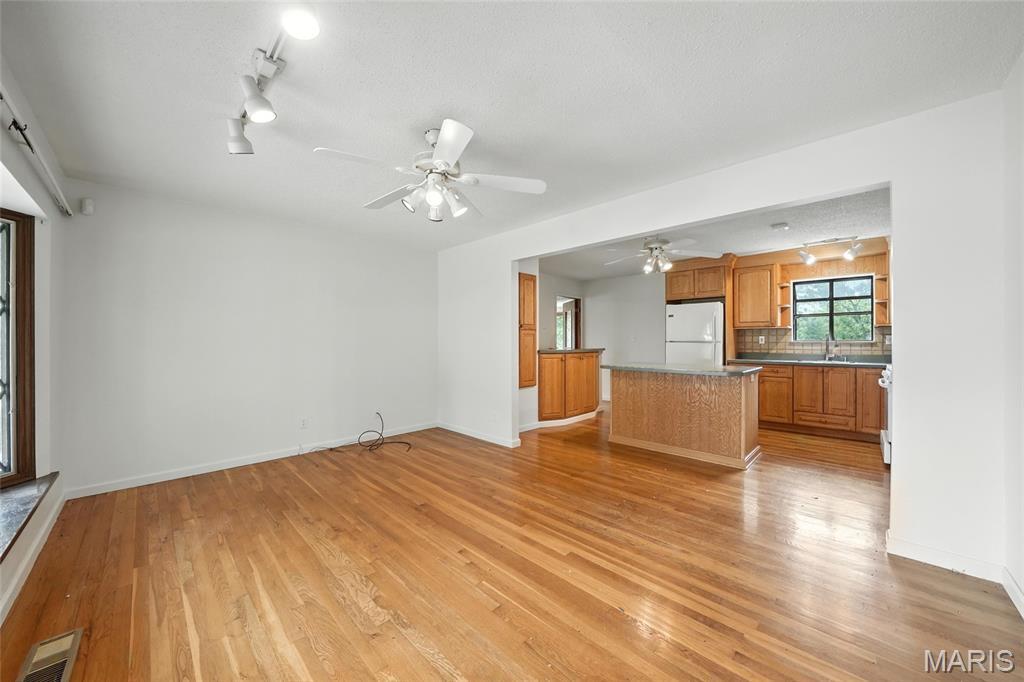 Property Photo:  220 Susan Road  MO 63129 