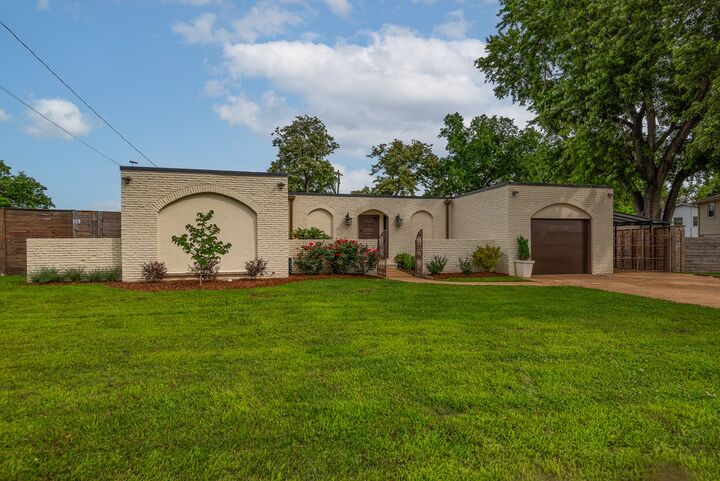 Property Photo: 6556 Upton Ln TN 37209