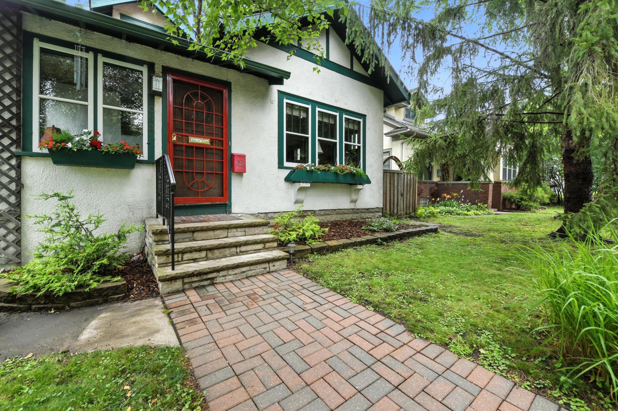 Property Photo:  2093 Juliet Avenue  MN 55105 
