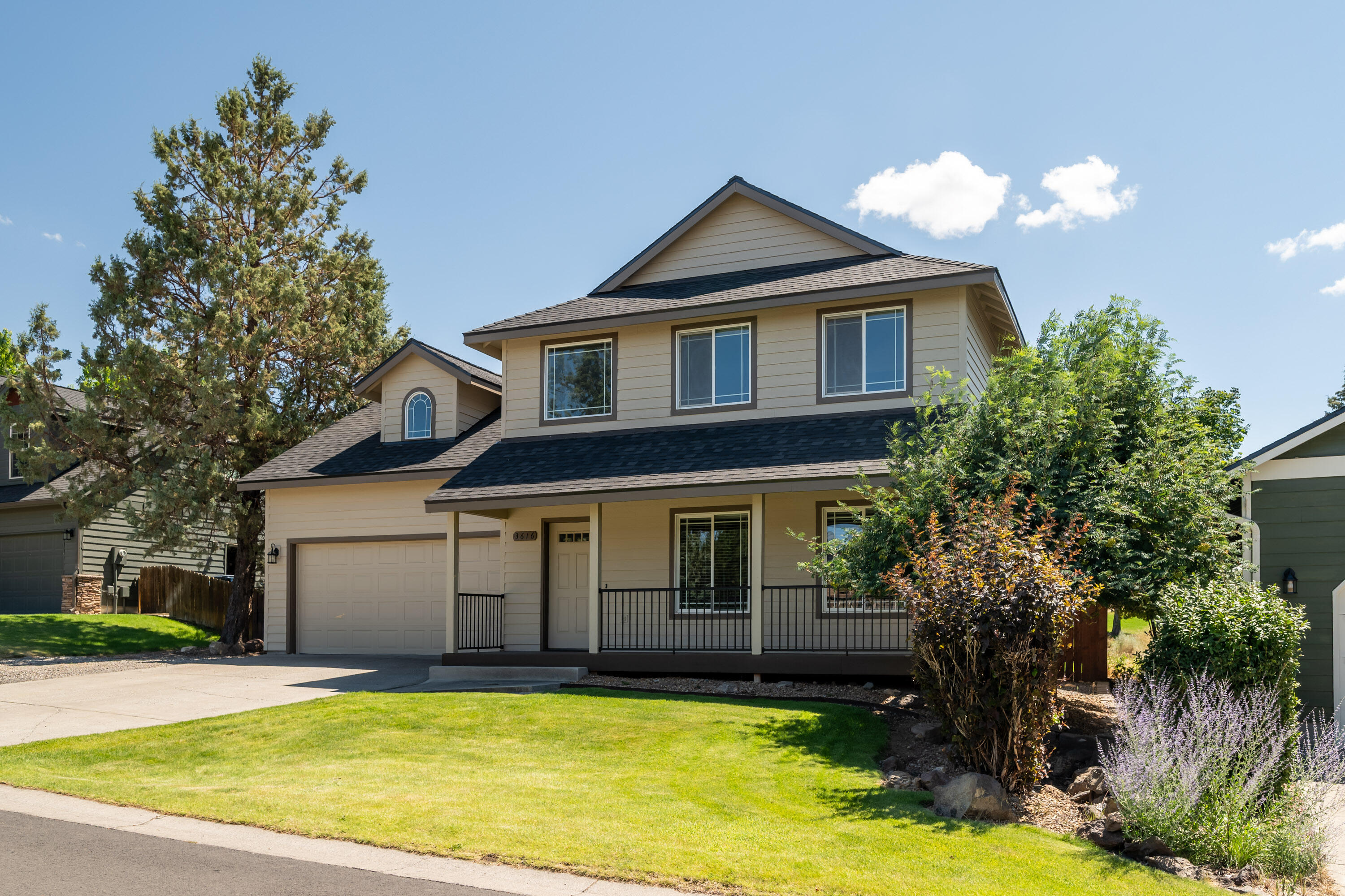 Property Photo:  3616 SW Hillcrest Drive  OR 97756 