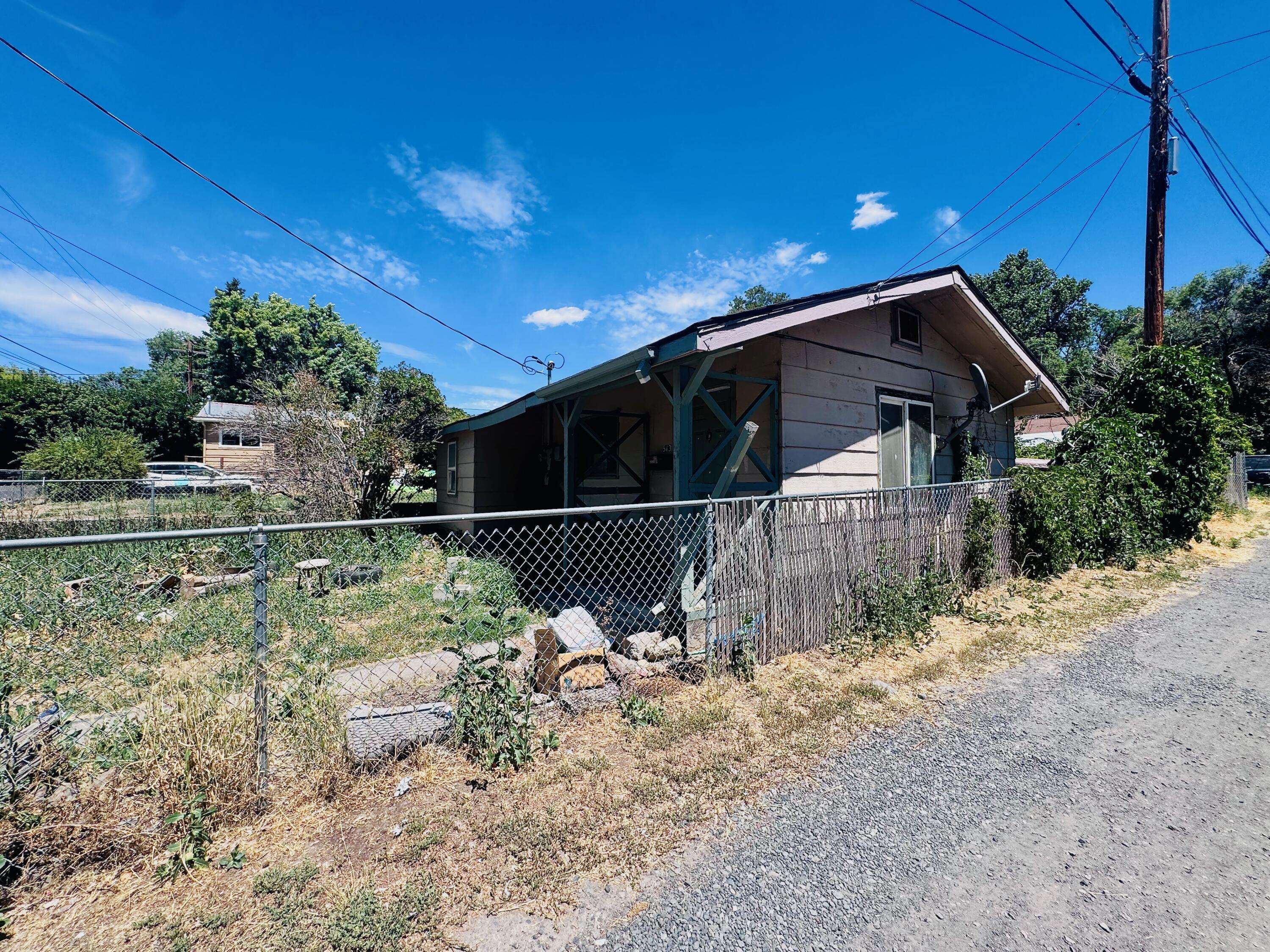 Property Photo: 513 Division Street OR 97601
