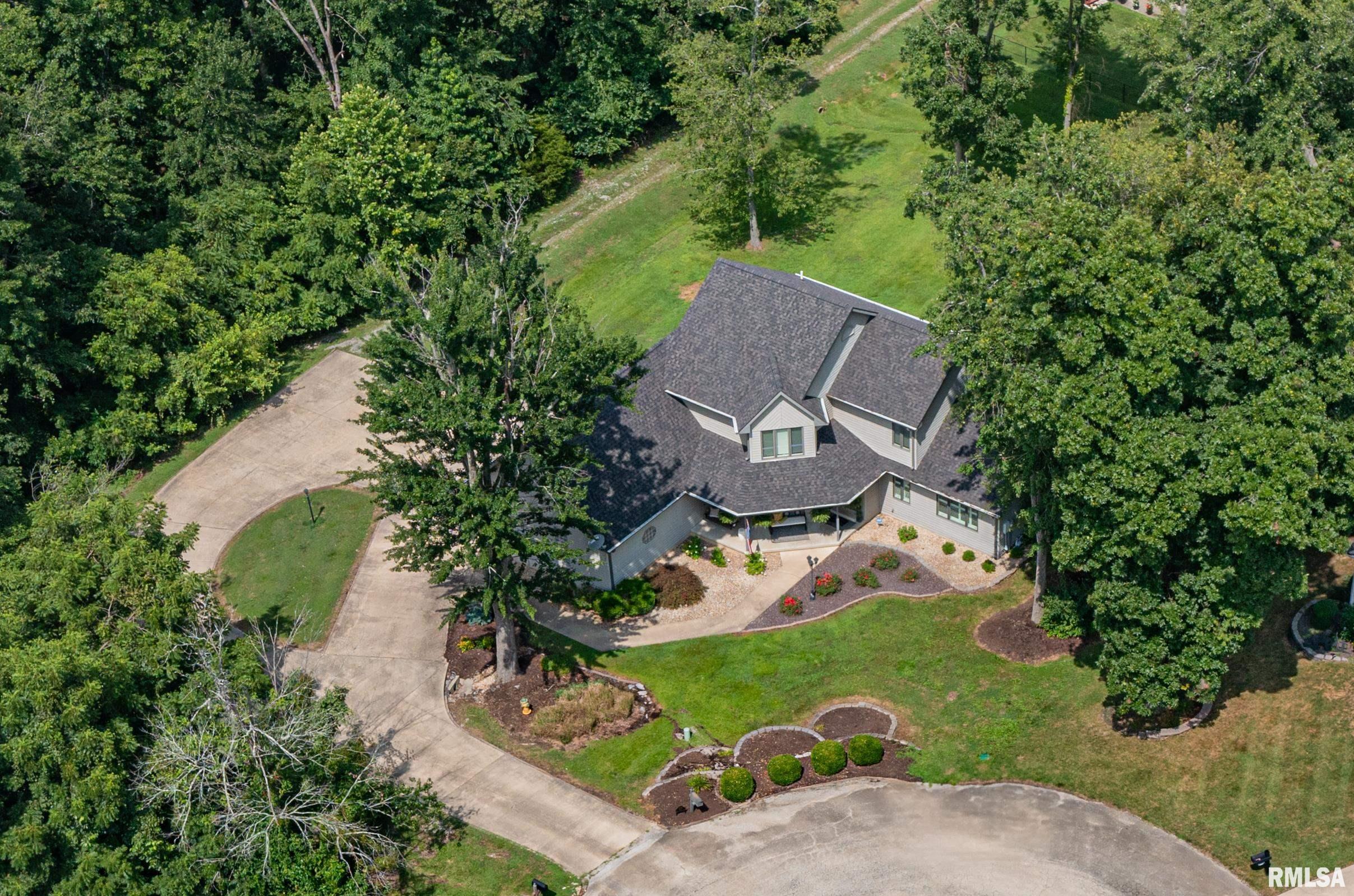 Property Photo:  2006 Northwoods Place  IL 62864 