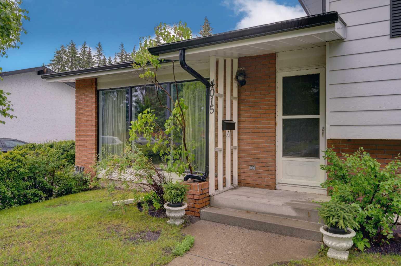 Property Photo: 4015 Varmoor Road NW AB T3A 0B1