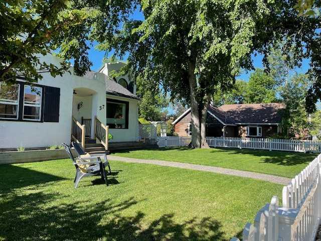 Property Photo: 37 Elma Street W AB T1S 1J7