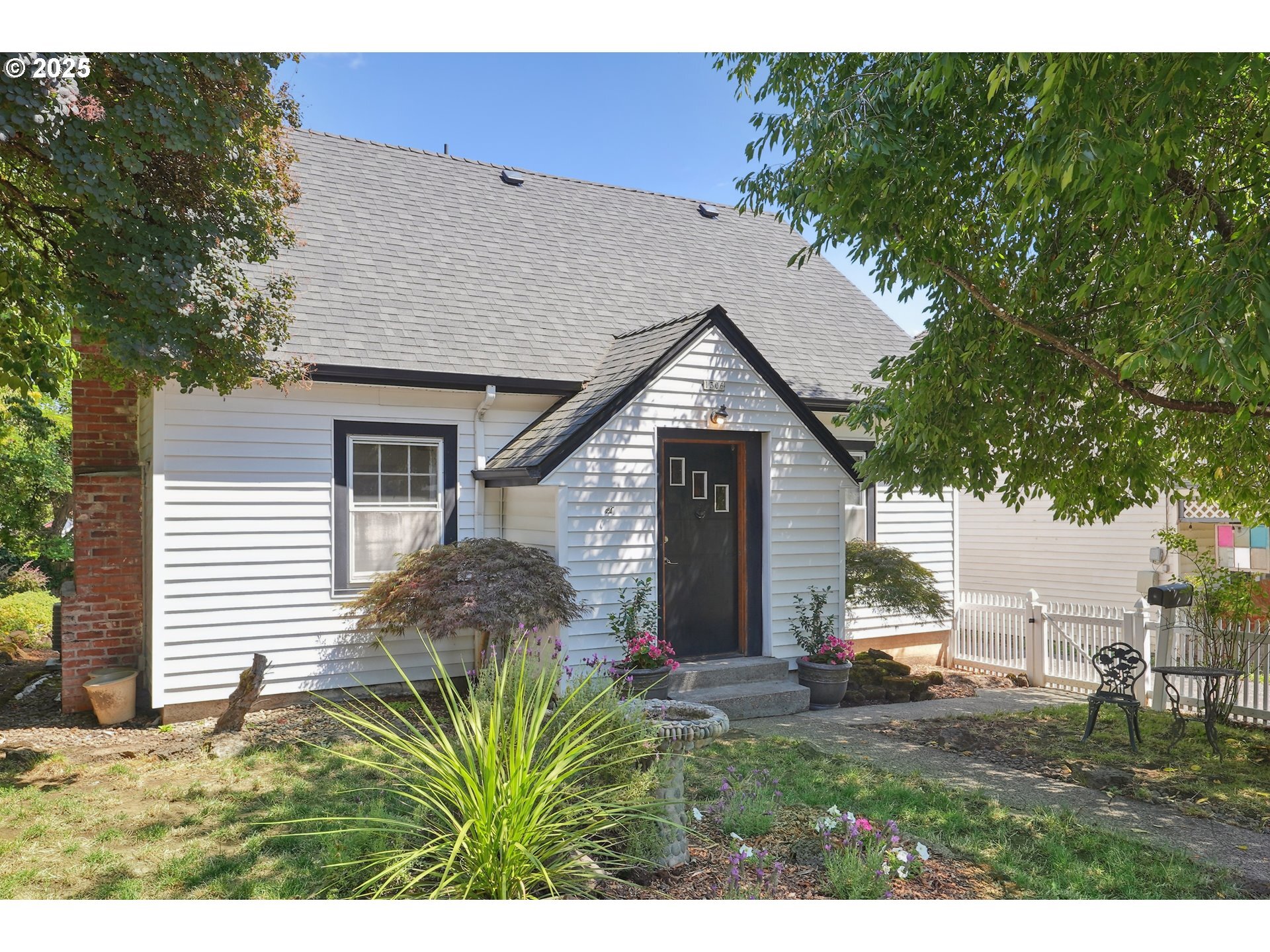 Property Photo: 1306 NW Benton St WA 98607