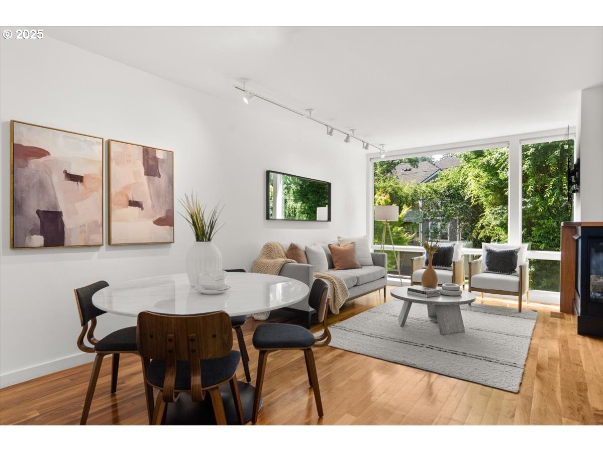 Property Photo:  245 SW Meade St M1  OR 97201 