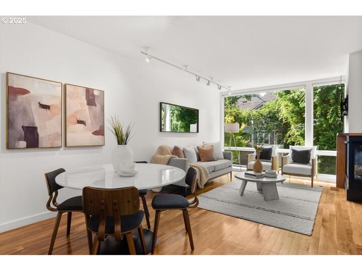 Property Photo: 245 SW Meade St M1 OR 97201