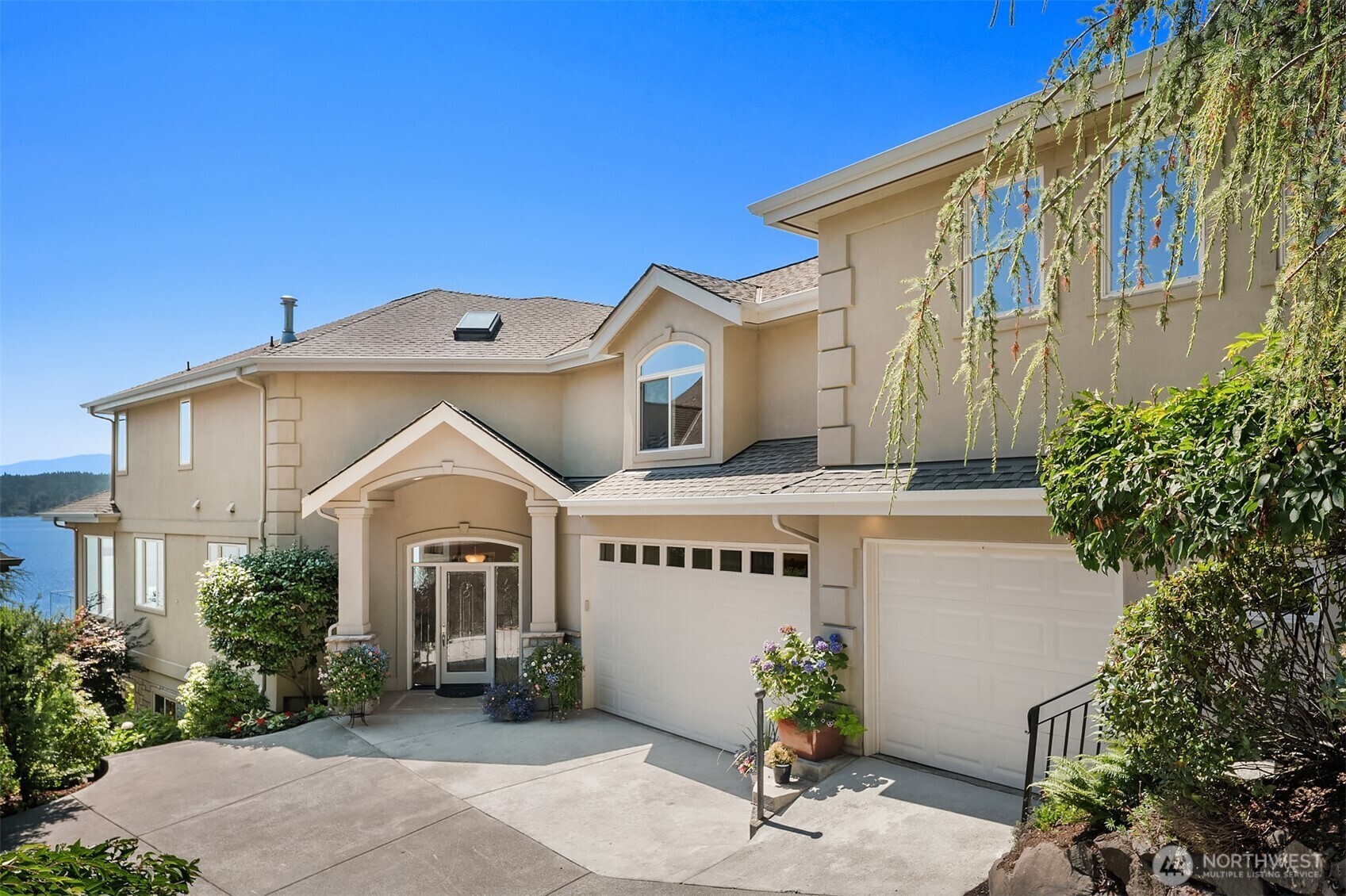 Property Photo: 830 W Lake Sammamish Parkway NE WA 98008