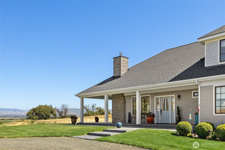 Property Photo: 931 Orchard Road WA 98926