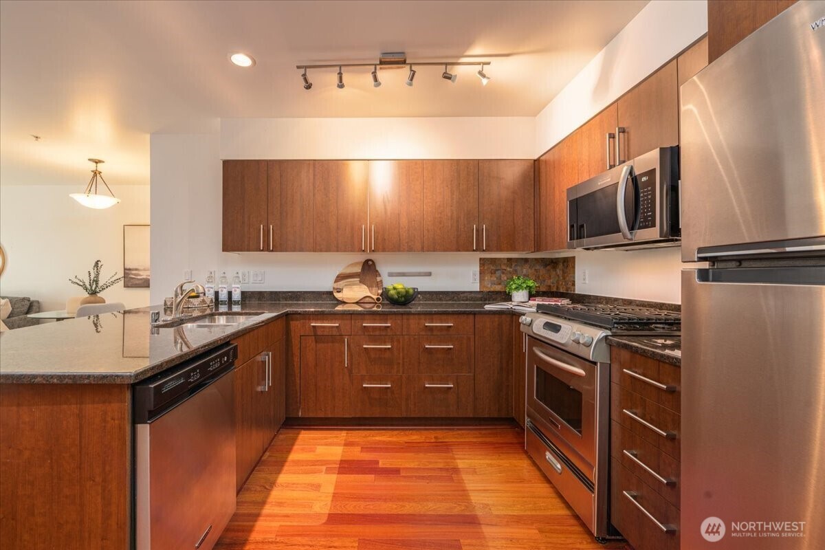 Property Photo: 5615 24th Avenue NW 32 WA 98107