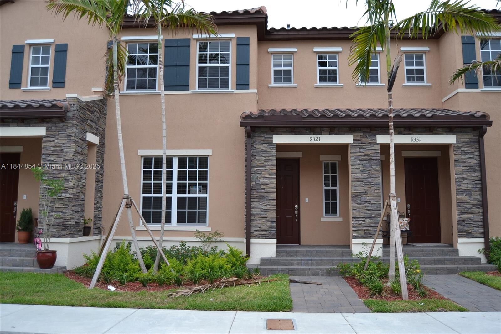 Property Photo: 9321 SW 171st Ave 9321 FL 33196