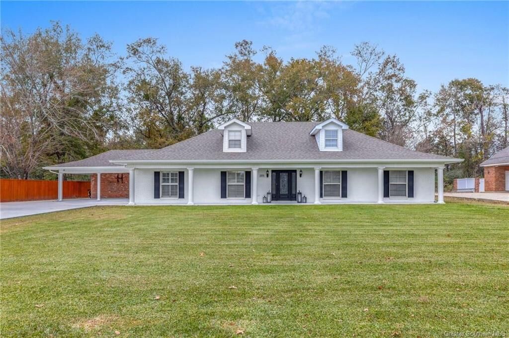 Property Photo: 1504 Diane Drive LA 70663