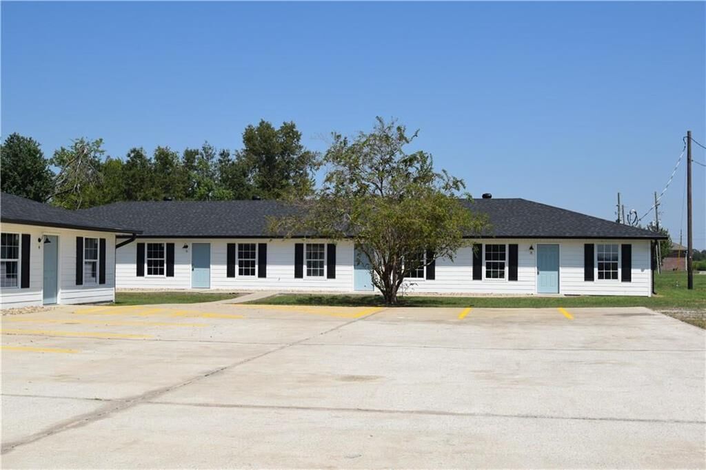 Property Photo: 1820 Monaghan Drive LA 70605