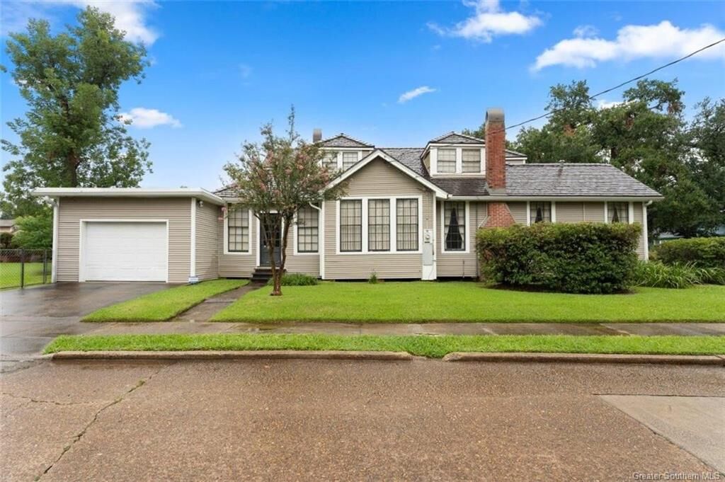 Property Photo:  901 Cleveland Street  LA 70601 