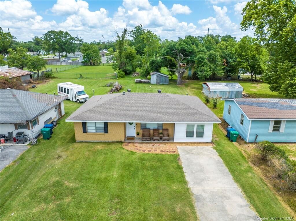 Property Photo: 718 E Lyons Street E LA 70663