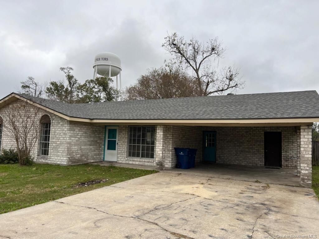 Property Photo: 2401 Mary Ann Drive LA 70663