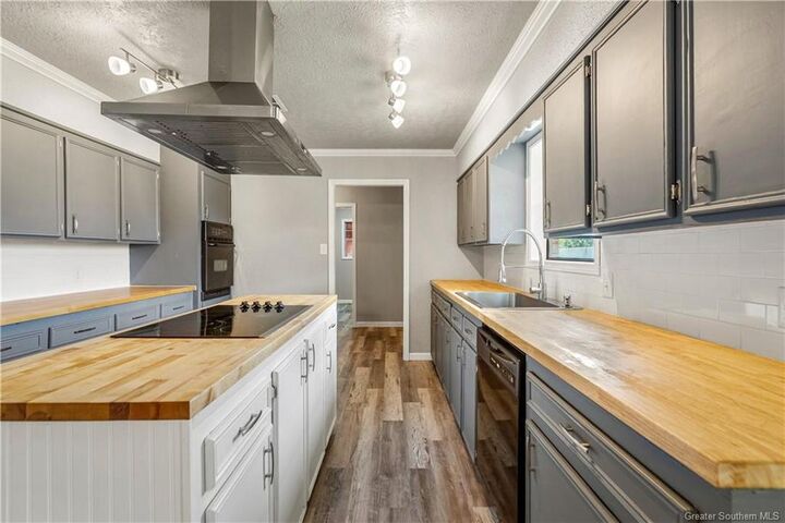 Property Photo:  2606 Mary Drive  LA 70665 