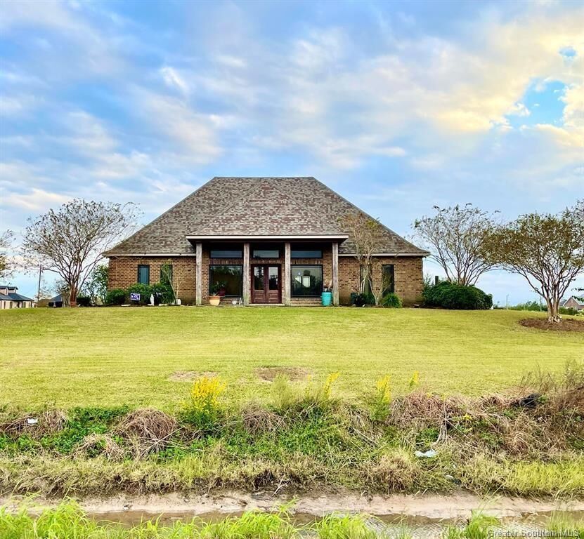Property Photo: 102 Boudreaux Lane LA 70607