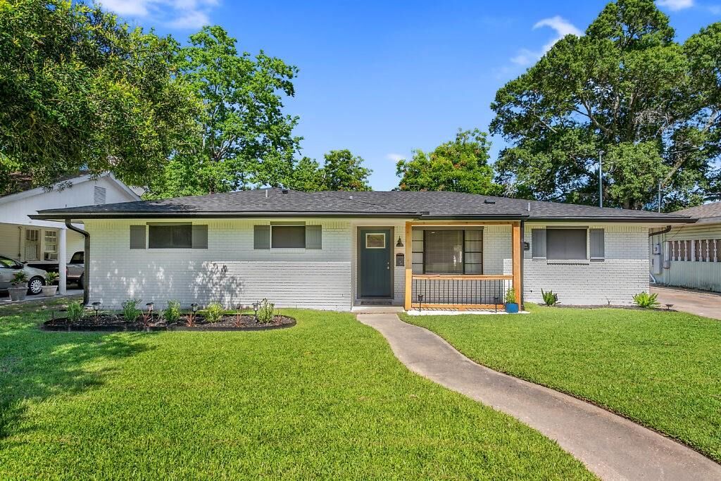 Property Photo:  3009 1st Avenue  LA 70601 