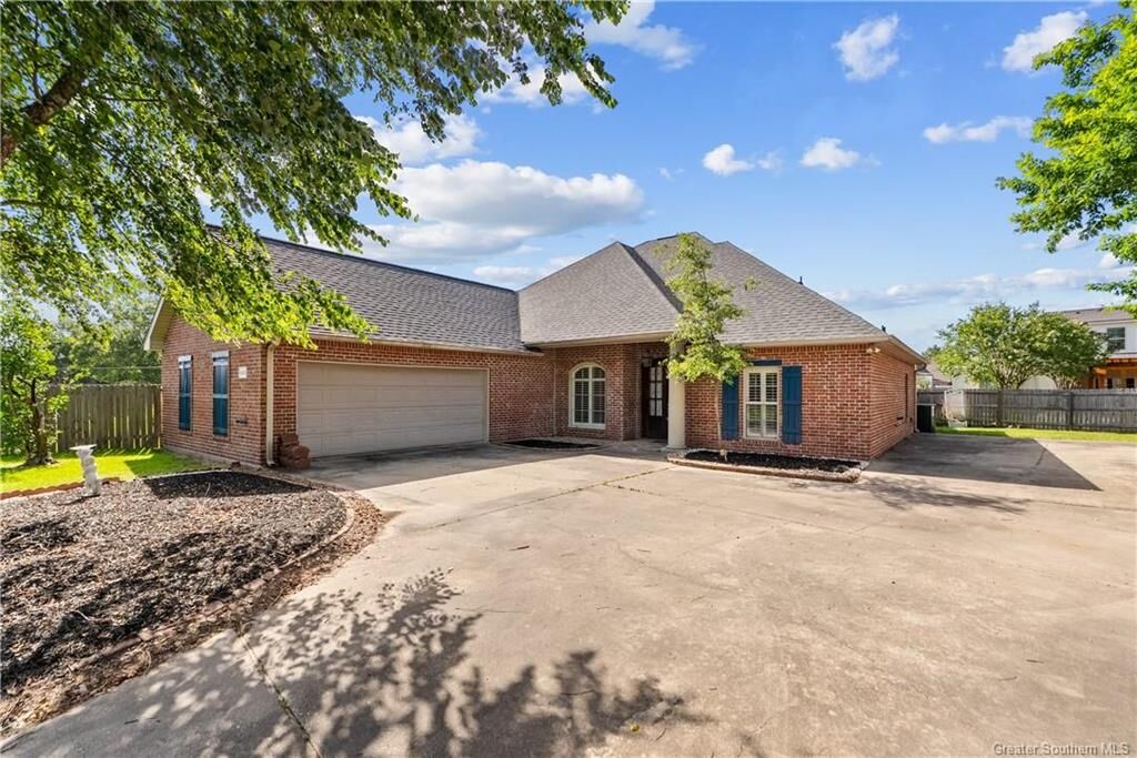 Property Photo: 4202 Kingswood Street LA 70605