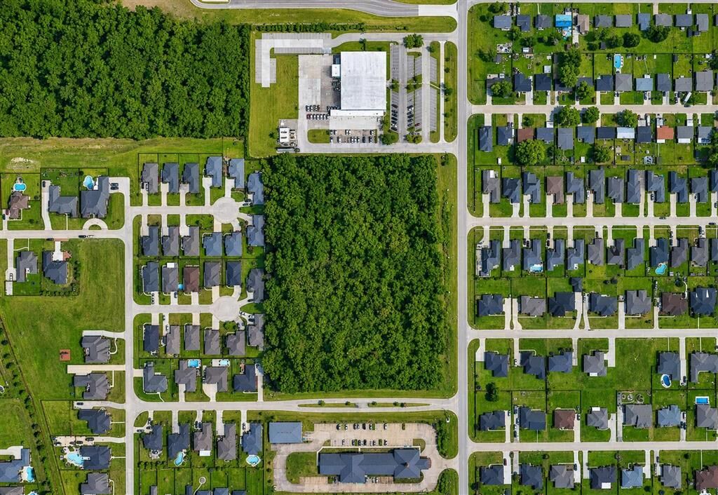 Property Photo: Lake Street LA 70605