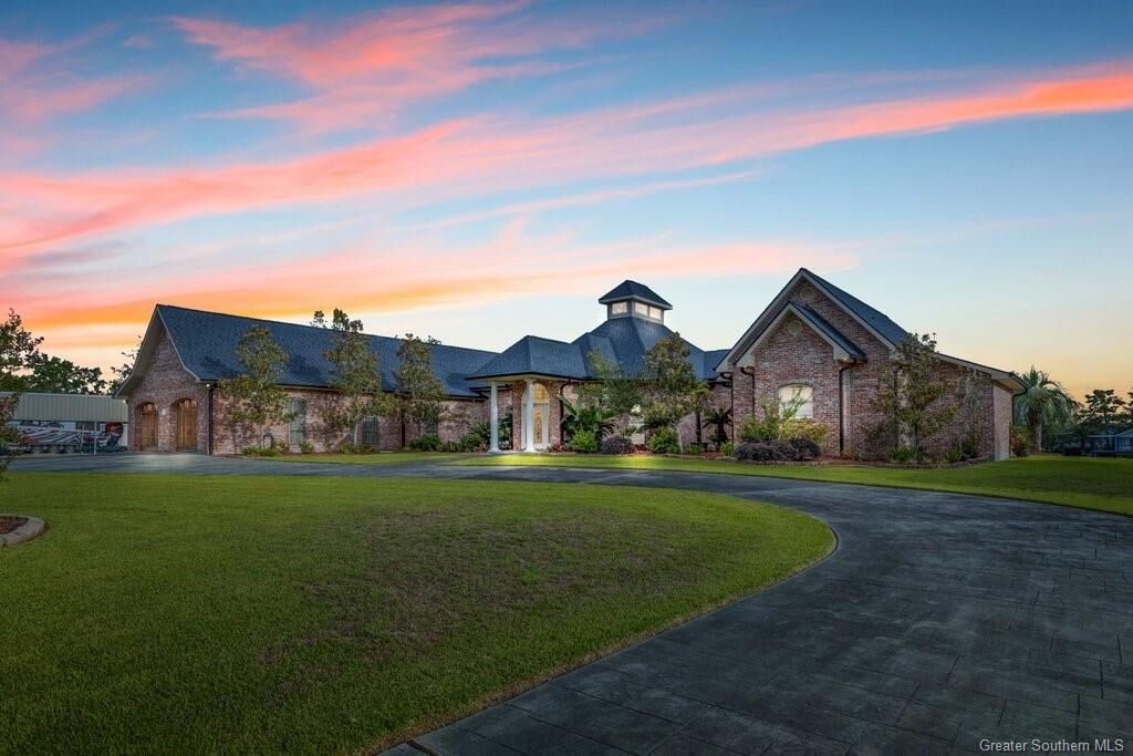 Property Photo: 1131 Baker Road LA 70669