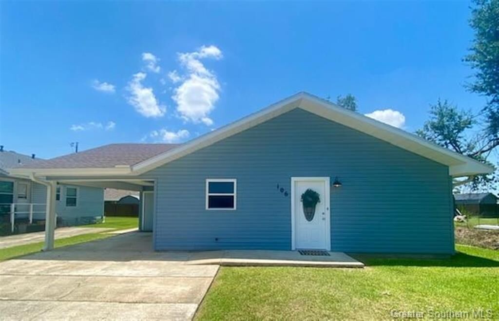 Property Photo:  106 E Beech Street E  LA 70663 