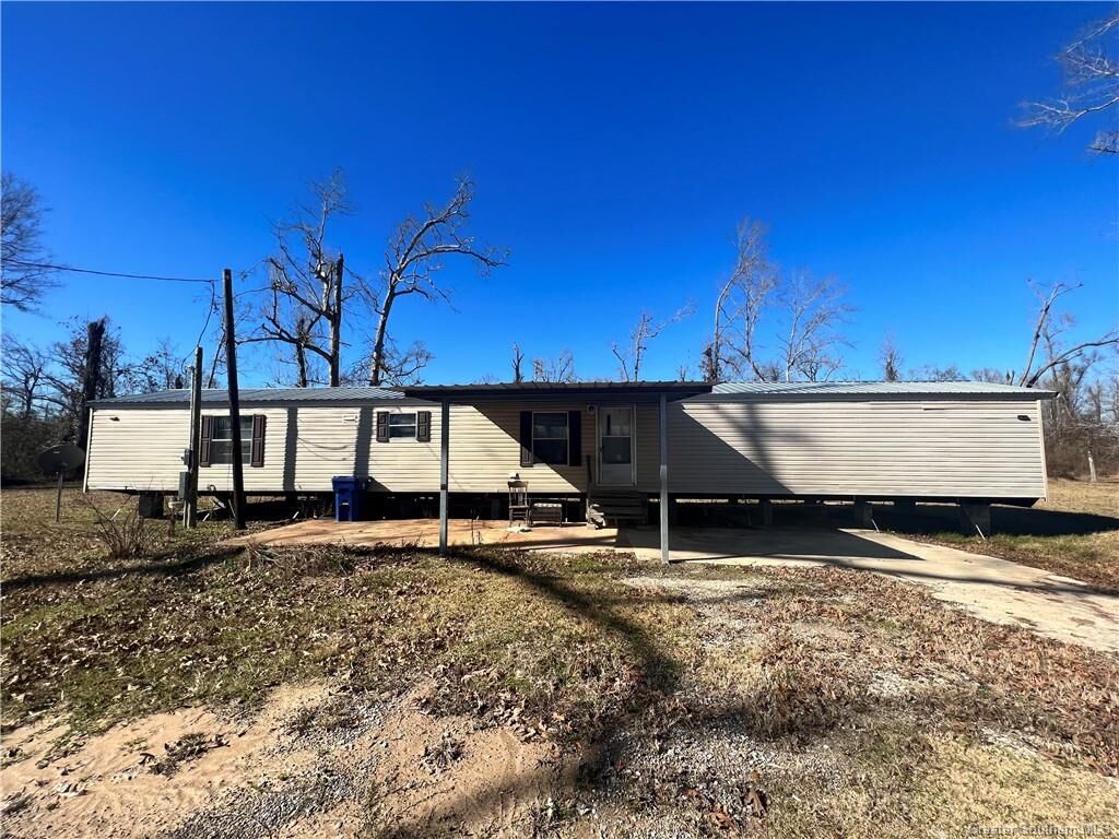 Property Photo: 135 White Oak Road LA 70657