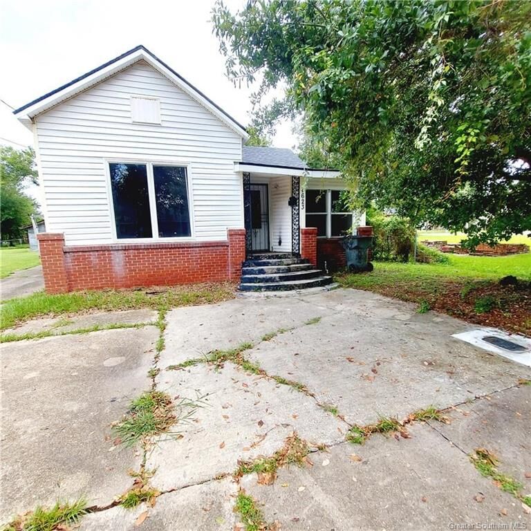Property Photo:  1623 Gieffers Street  LA 70601 