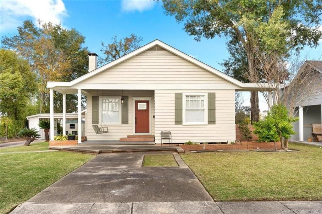 Property Photo:  216 Park Avenue  LA 70601 