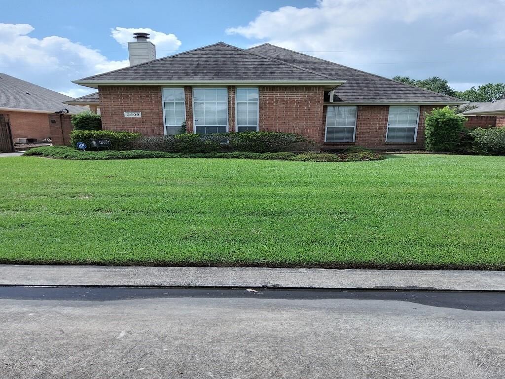 Property Photo: 2509 Peace Drive LA 70605