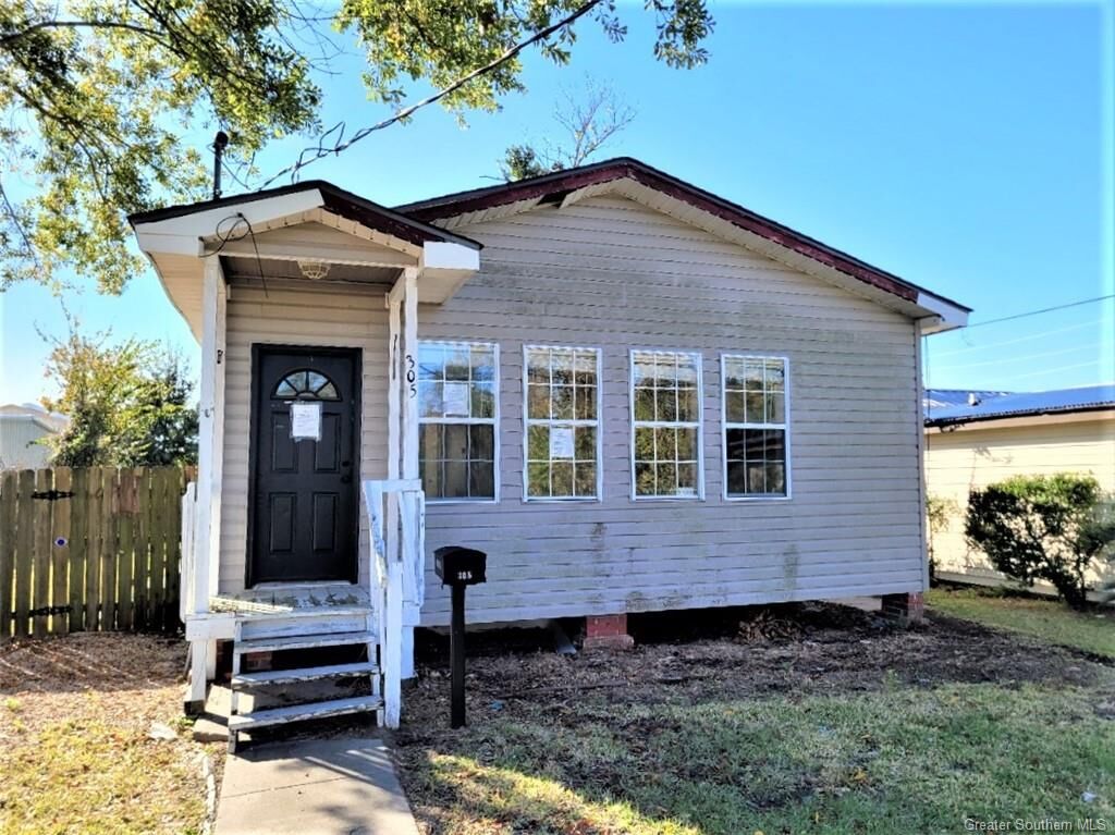 Property Photo: 305 Gray Street LA 70669