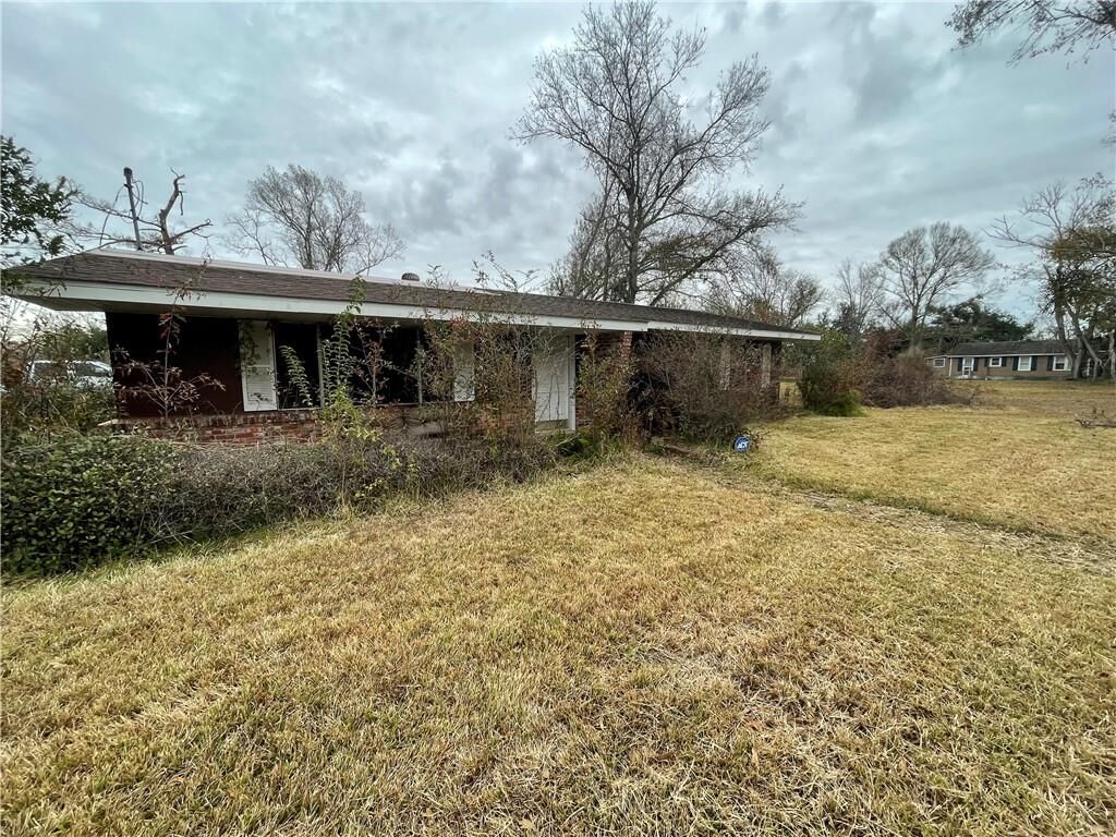 Property Photo:  301 S Welty Street S  LA 70647 