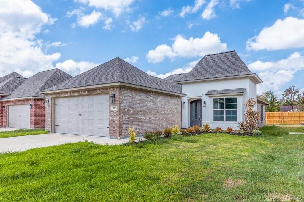 Property Photo: 552 Sheila Drive LA 70663