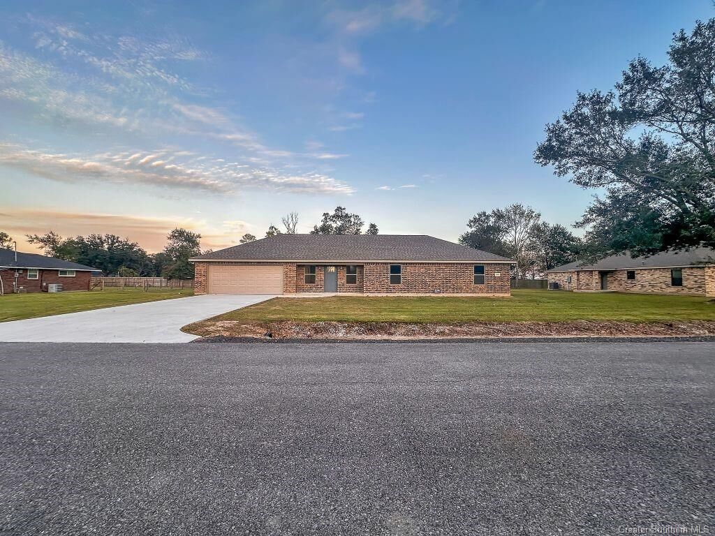 Property Photo: 7605 Green Meadow Road LA 70607