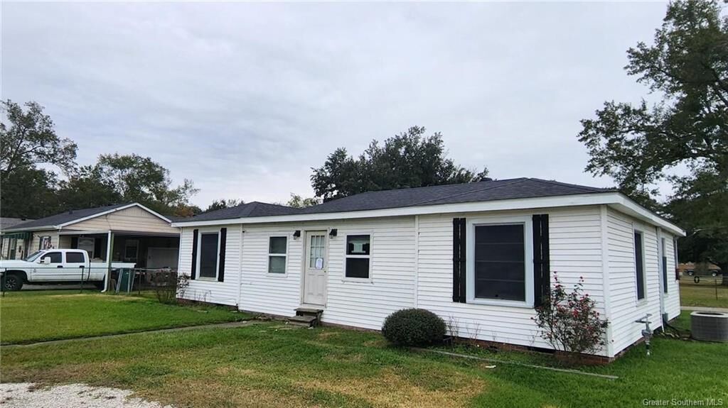Property Photo: 401 Starlin Drive LA 70663