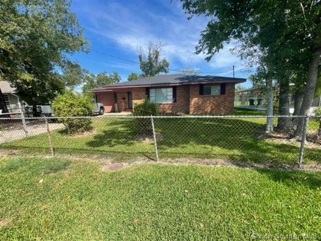 Property Photo: 612 N Goos Boulevard N LA 70601