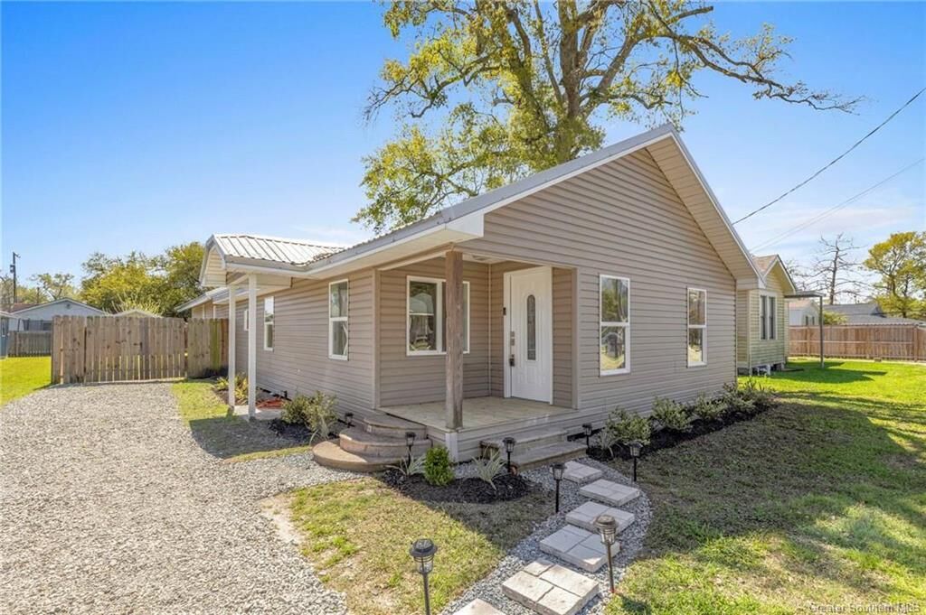 Property Photo:  313 W Logan Street W  LA 70663 