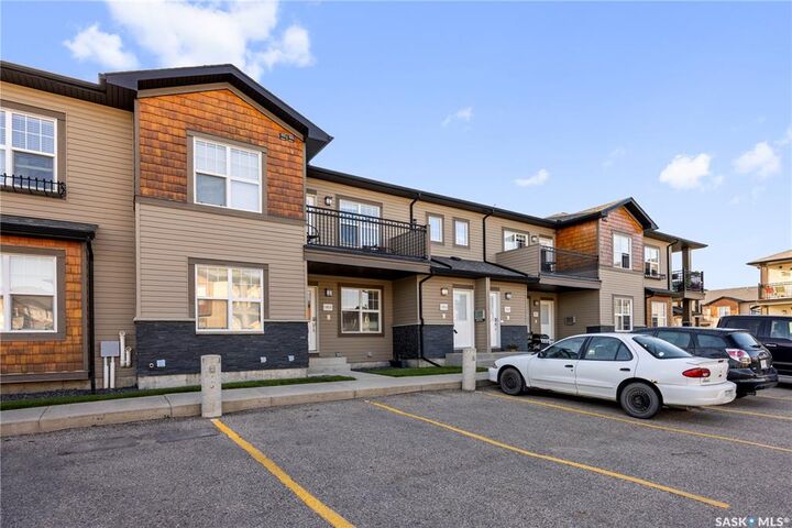 Property Photo: 1015 Patrick Crescent 1806 SK S7W 0M5