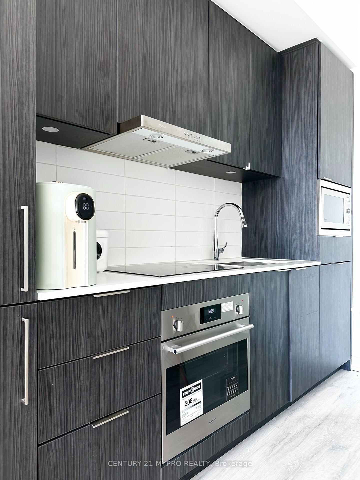 Photo de la propriété:  7 Golden Lion Heights 648  ON M2M 0C1 