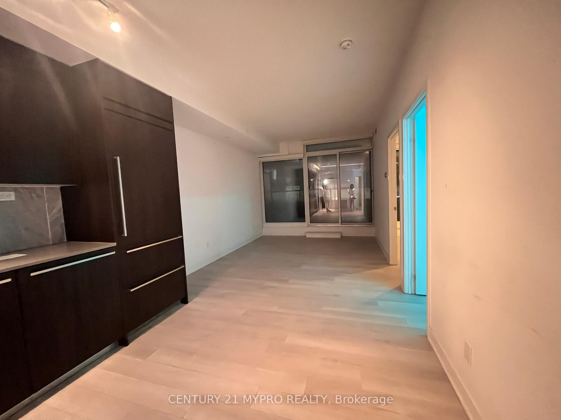Photo de la propriété: 90 Queens Wharf Road 210 ON M5V 0J4