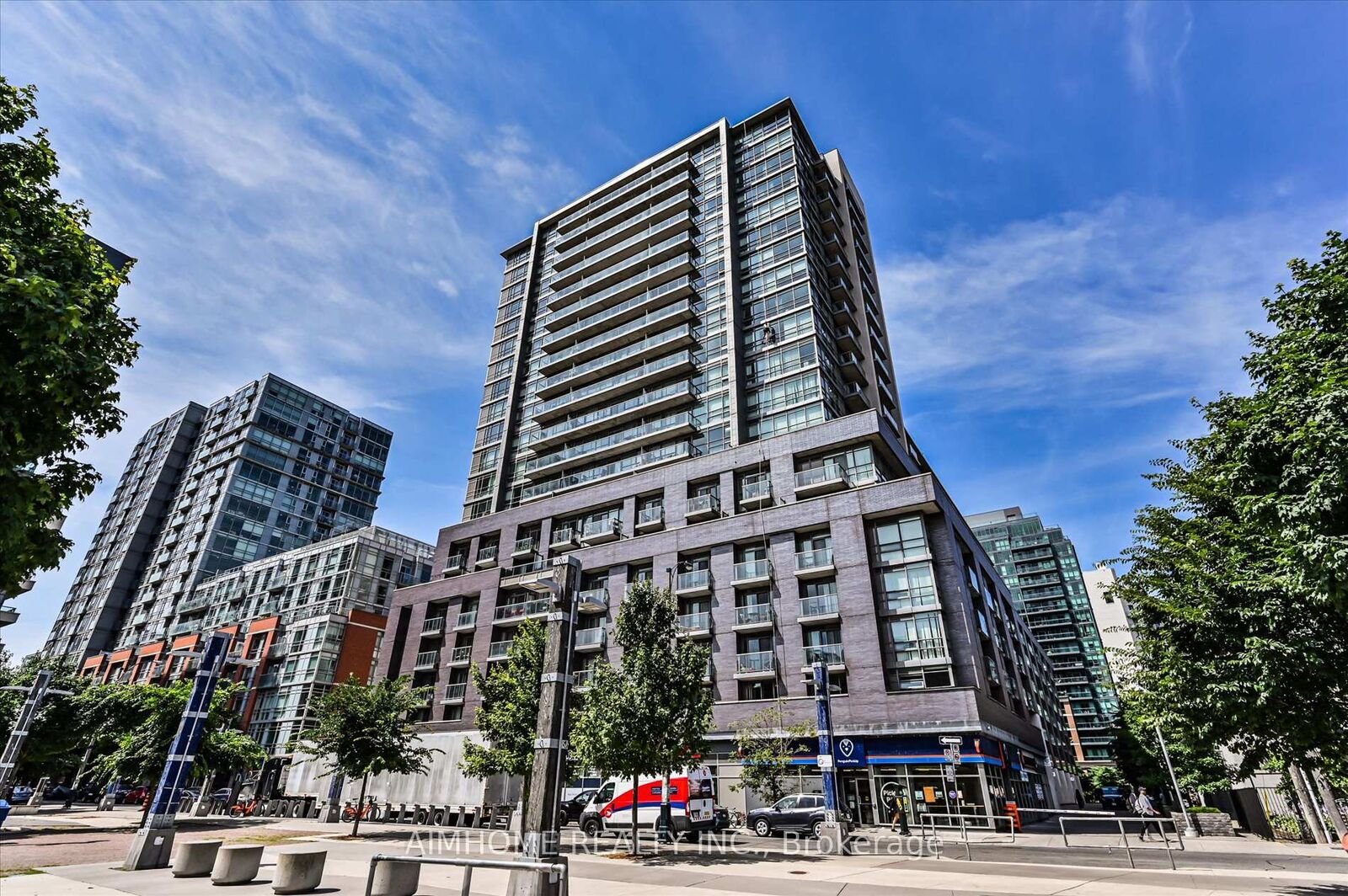 Property Photo: 68 Abell Street 625 ON M6J 0B1