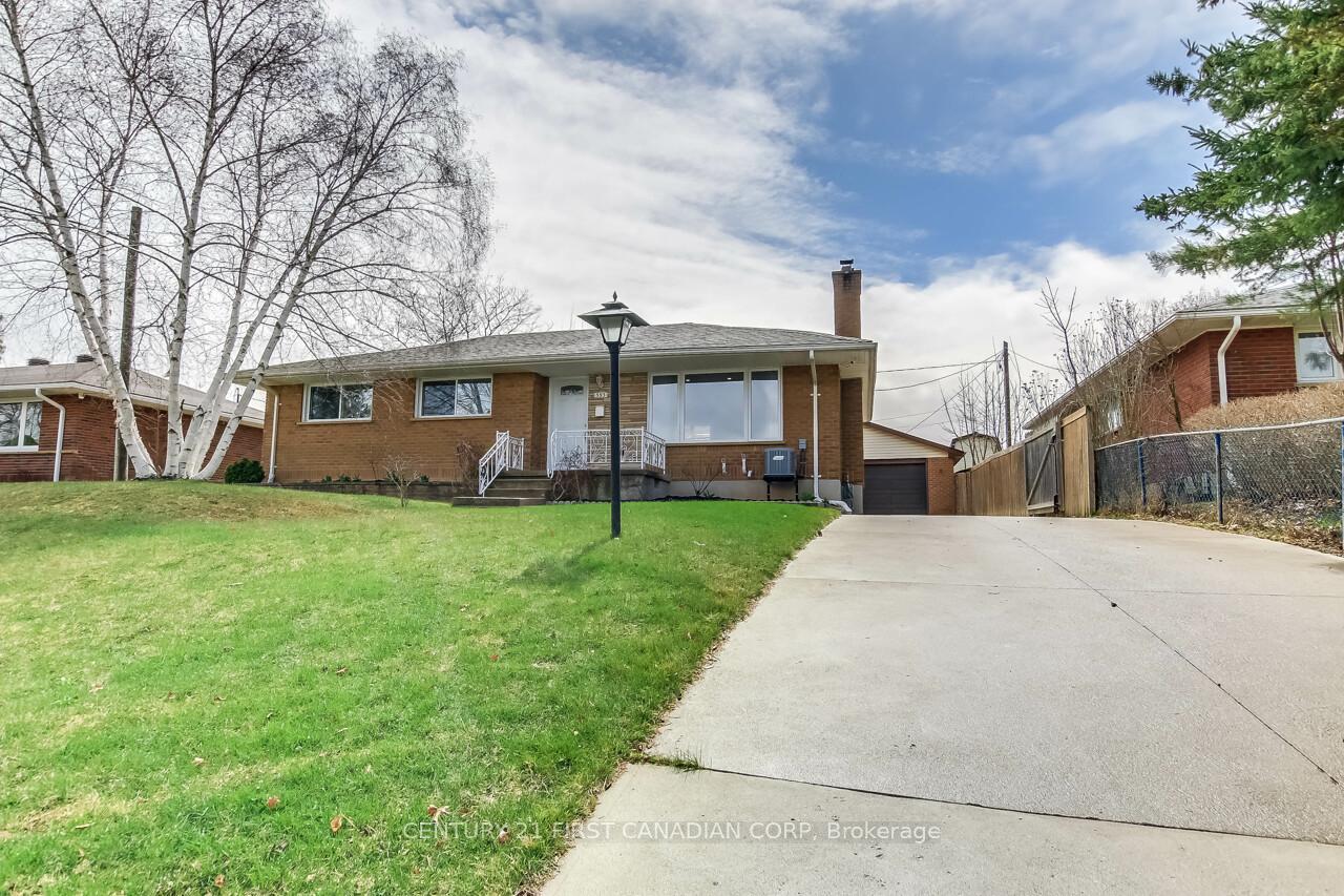 Photo de la propriété:  393 Chippendale Crescent  ON N5Z 3G1 