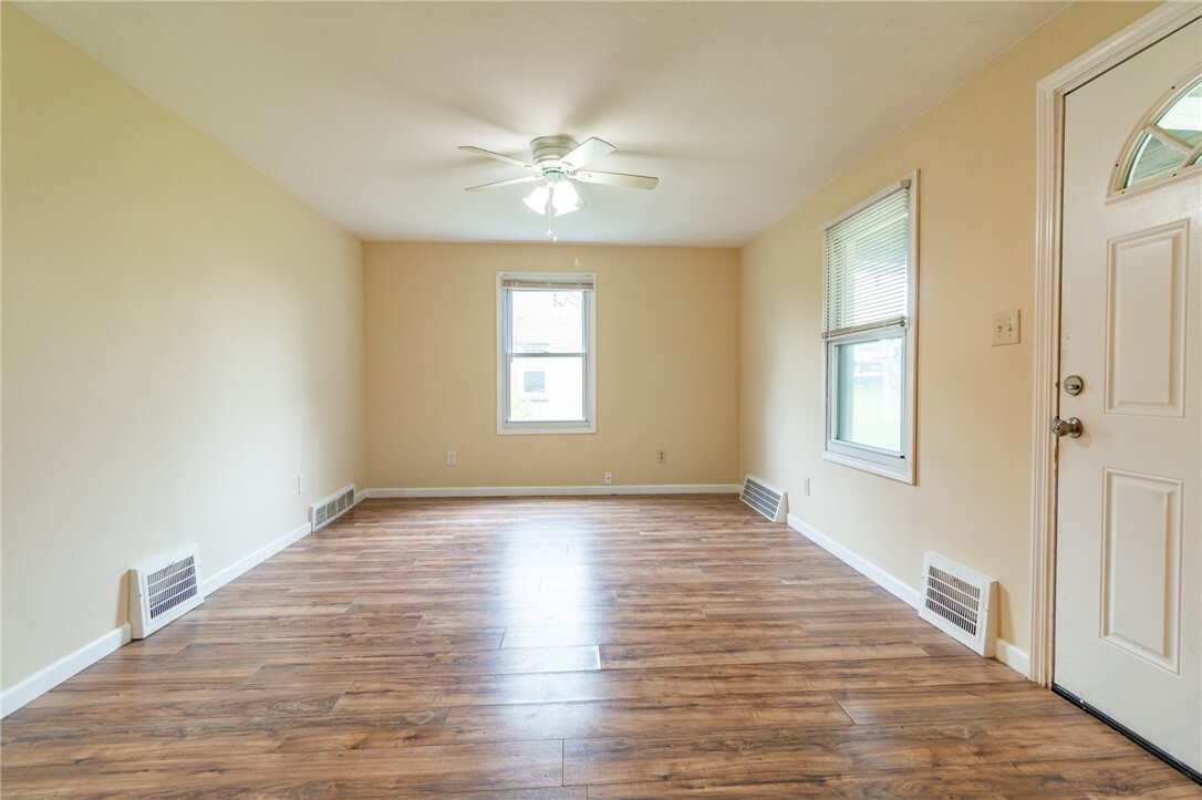 Property Photo: 314 Fort Couch Rd PA 15241