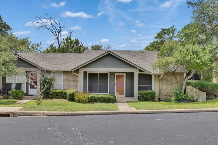 Property Photo: 1015 E Yager Lane 205 TX 78753
