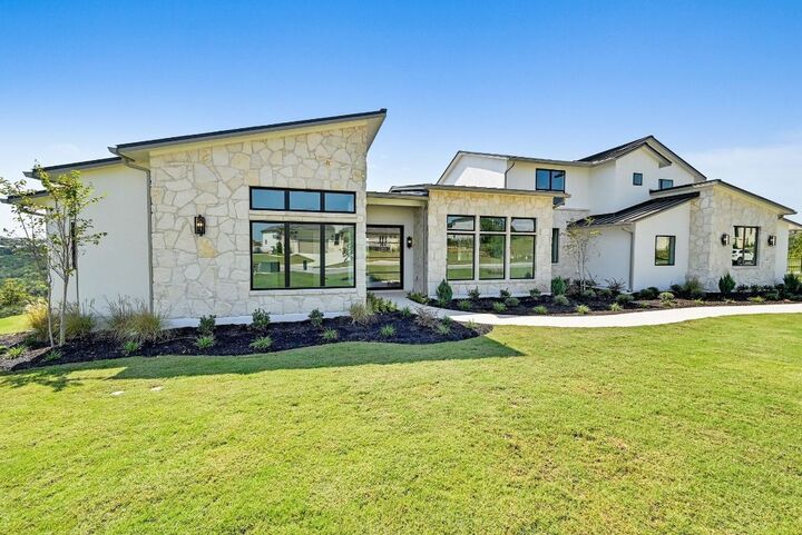 Property Photo: 944 Bristol Creek Bend TX 78738