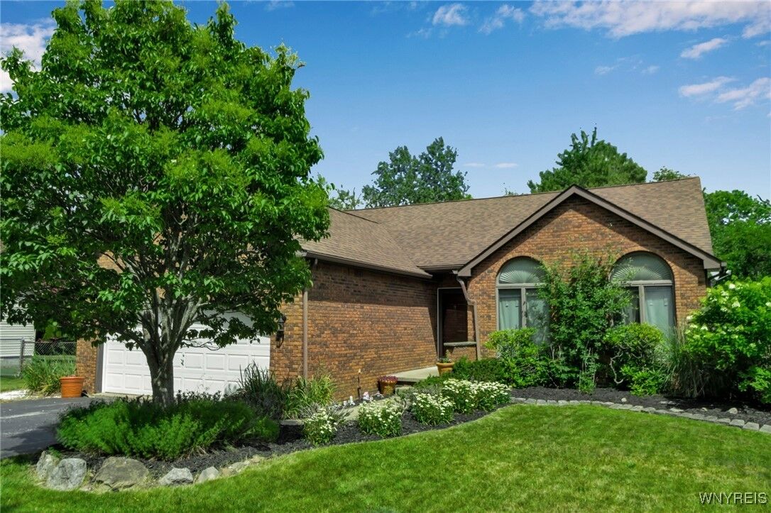 Property Photo:  1705 Willow Woods  NY 14004 